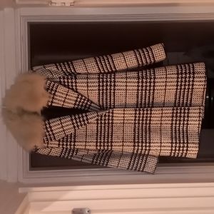 Banana Republic women's large white and black with faux fur